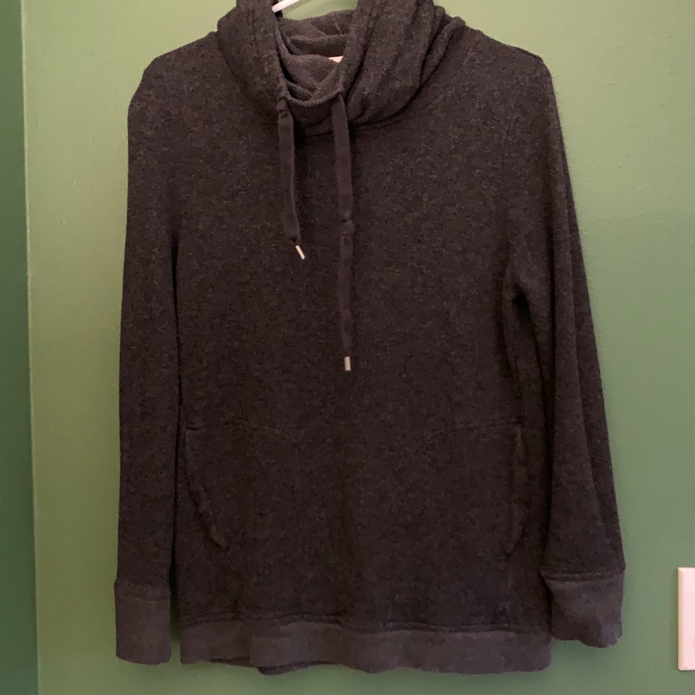 Cowl-neck sweatshirt.